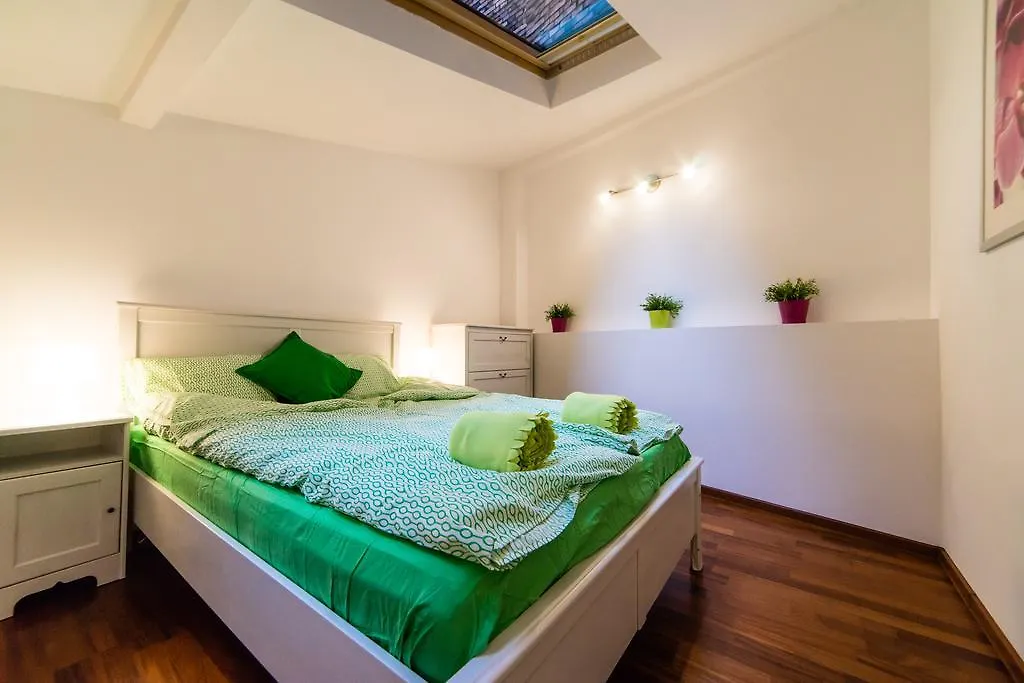 Quiet & Cosy Apt In The Heart Of Old Cracow contacts